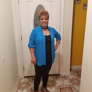 Meet your Posher, Deloras